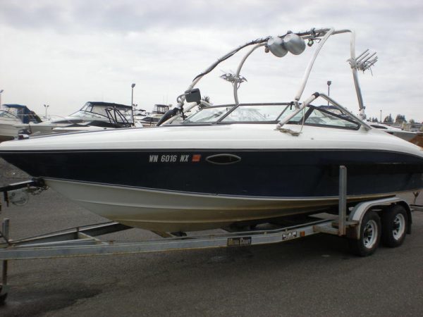1990 Rinker  23 cuddy