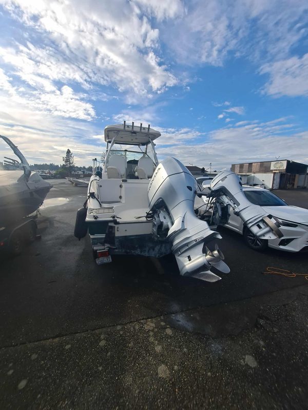 2004 Trophy 2502 WA - Image 2