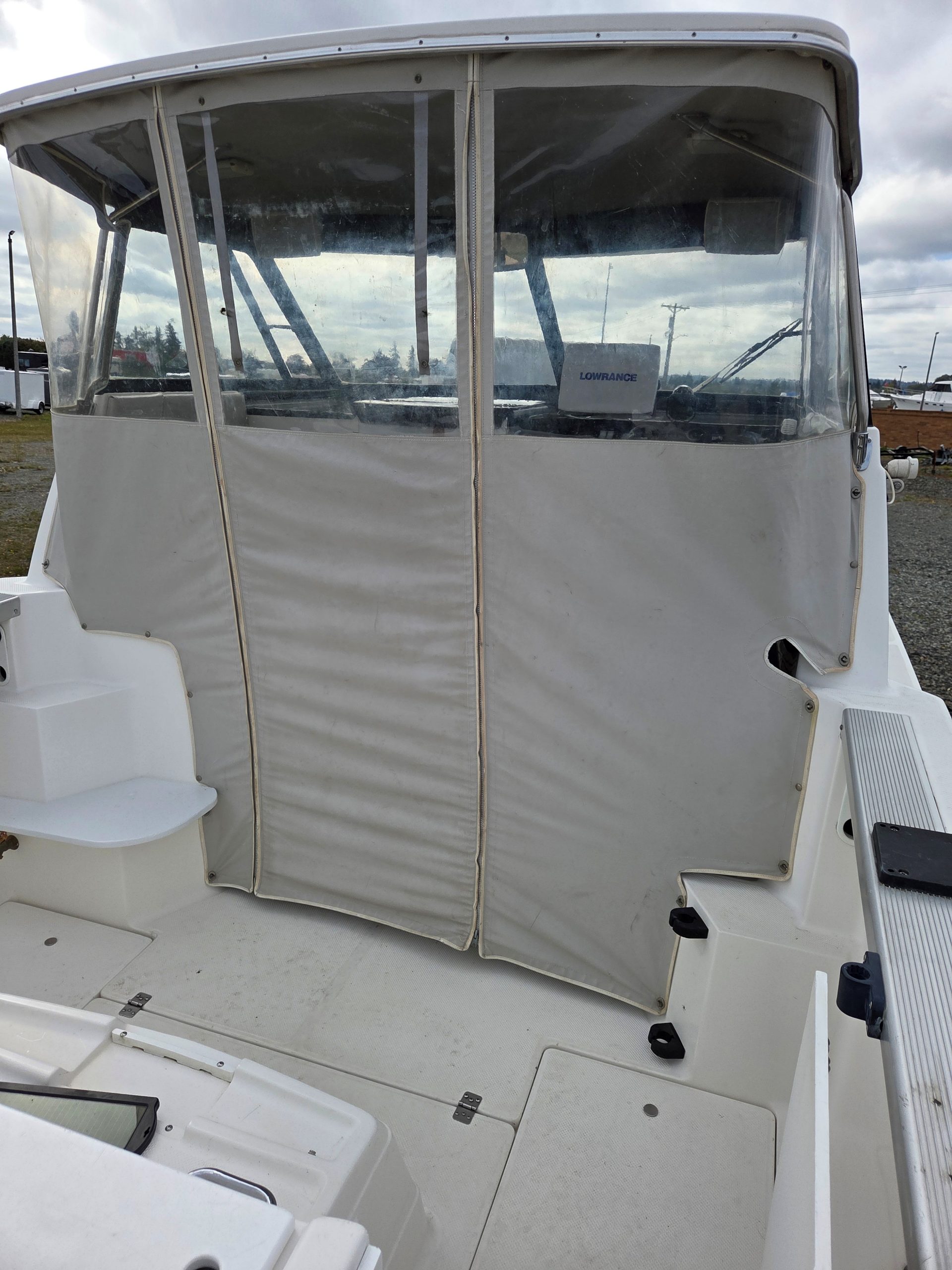 1992 Bayliner 2452 - Image 11