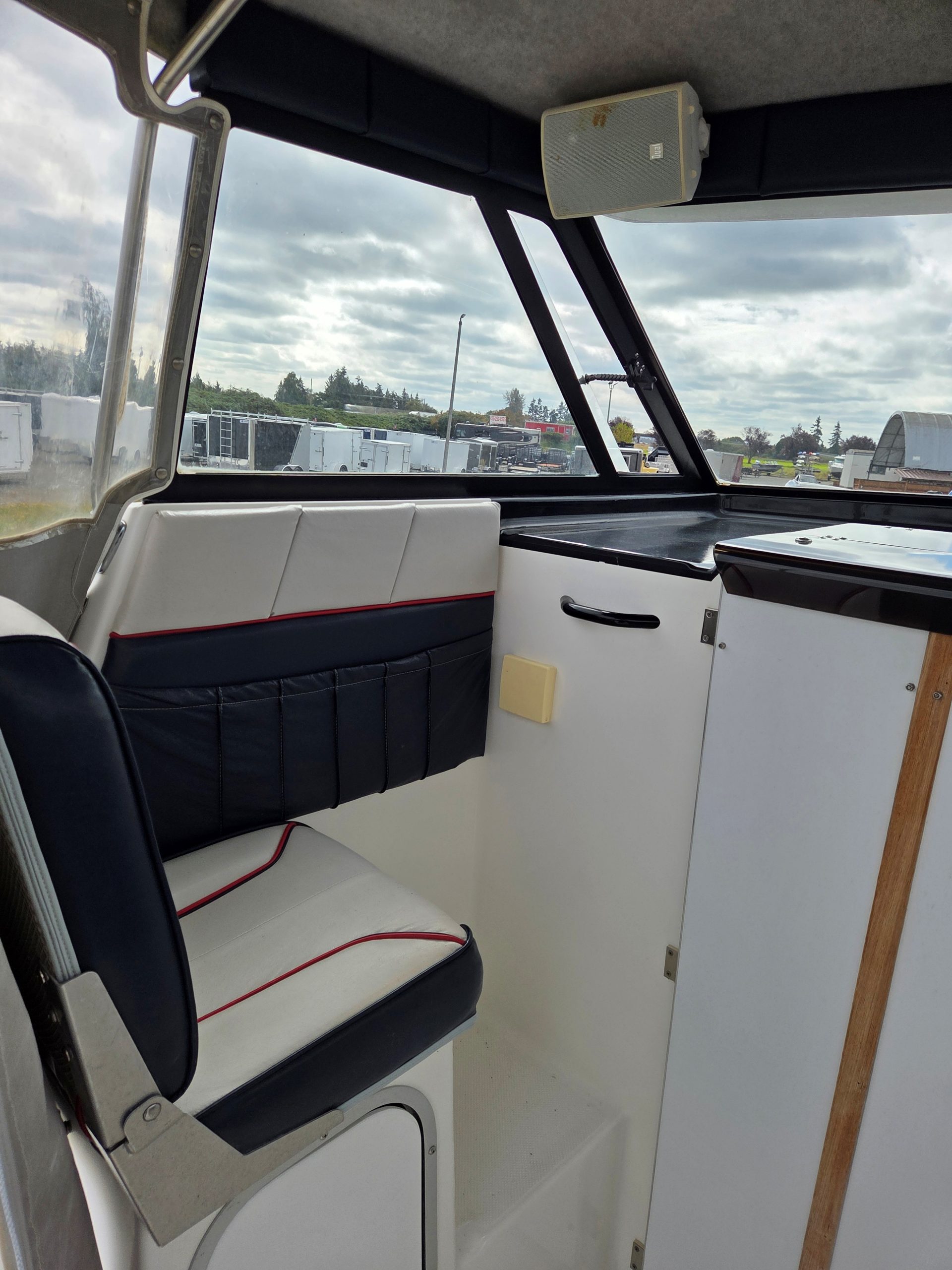 1992 Bayliner 2452 - Image 7