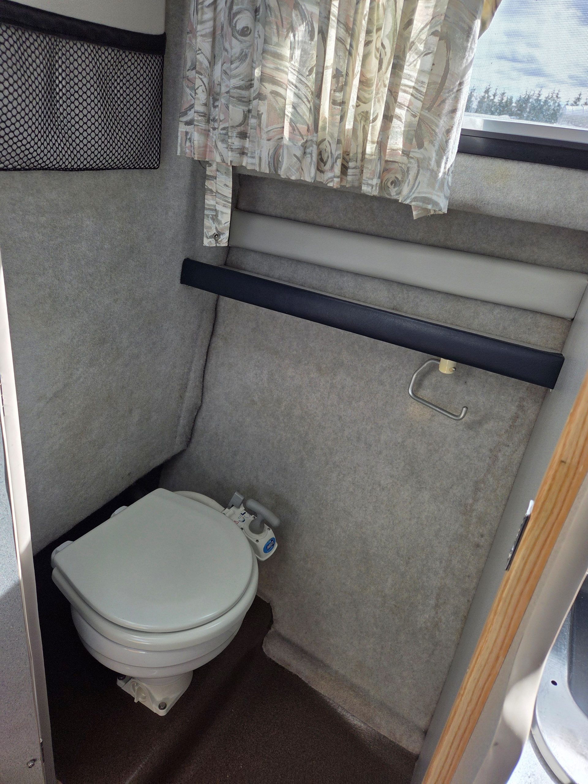 1992 Bayliner 2452 - Image 3