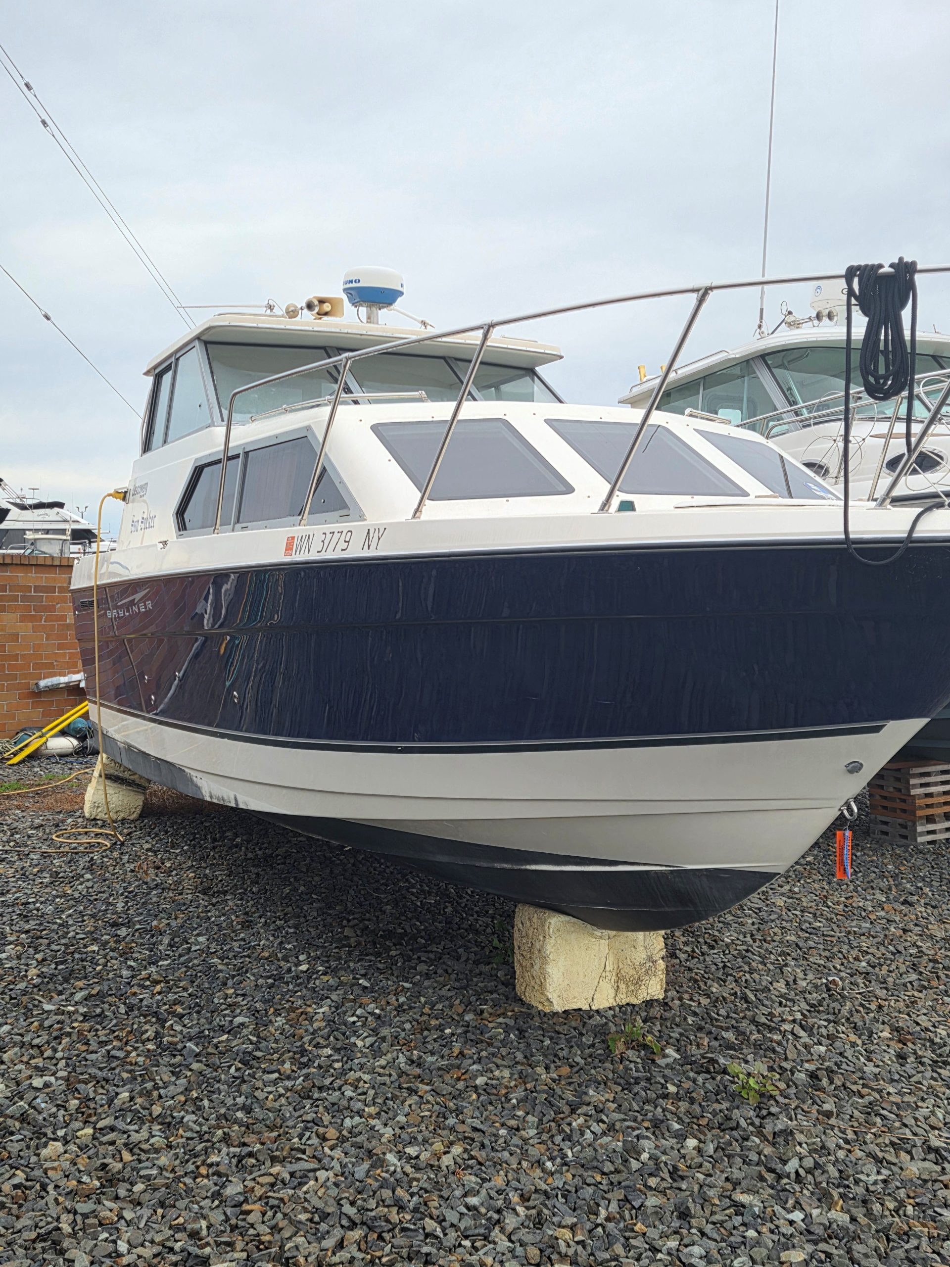 07 Bayliner Discovery 269 - Image 2