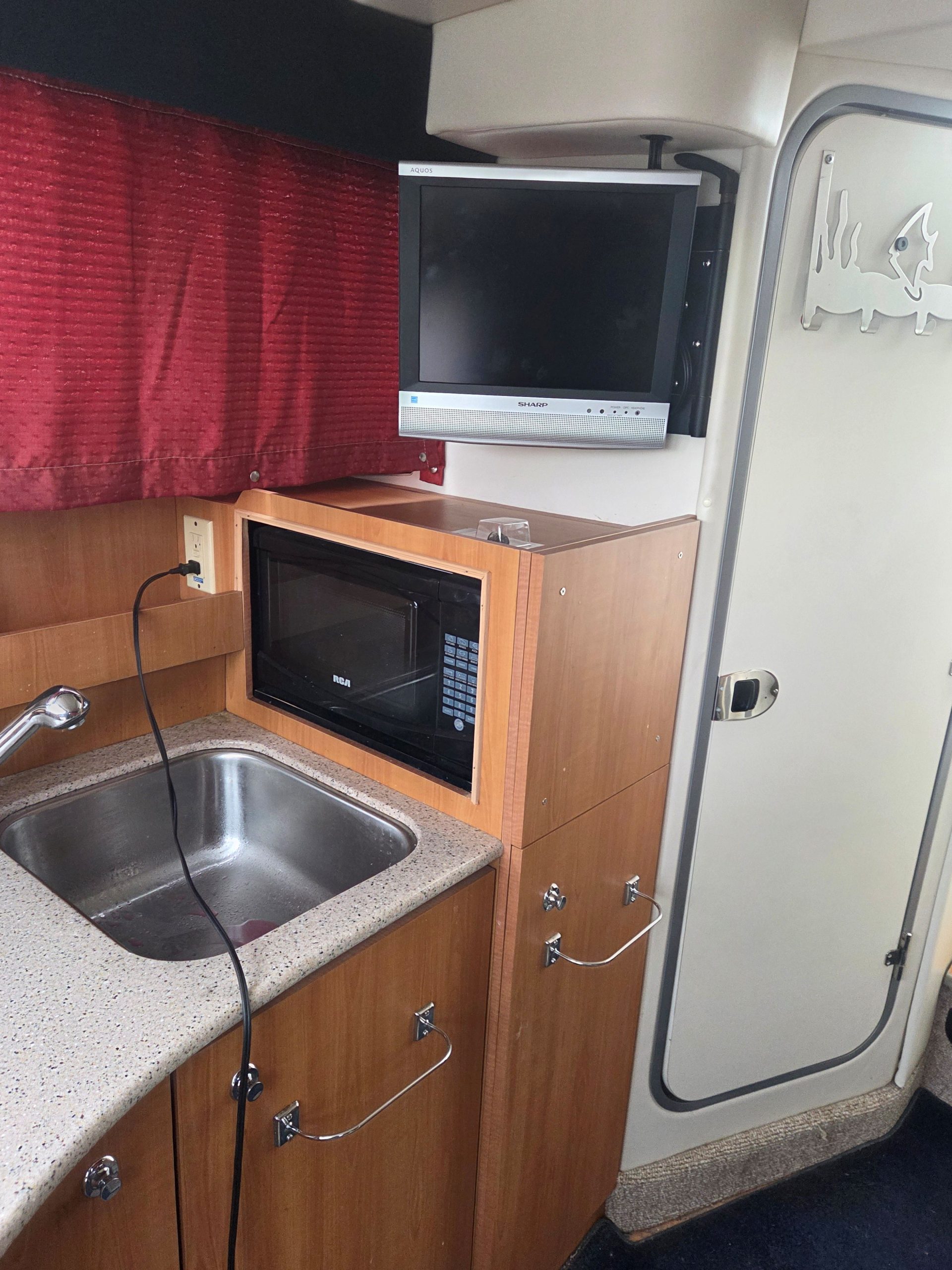 07 Bayliner Discovery 269 - Image 12