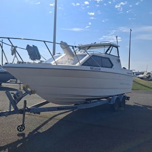 1998 Bayliner 2452 Express Cruiser