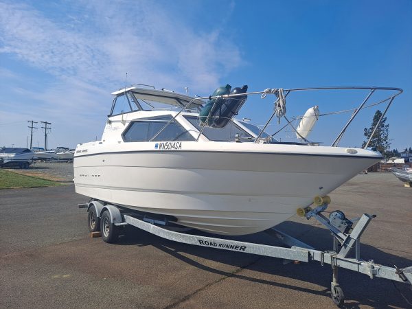 1998 Bayliner 2452 Express Cruiser - Image 4
