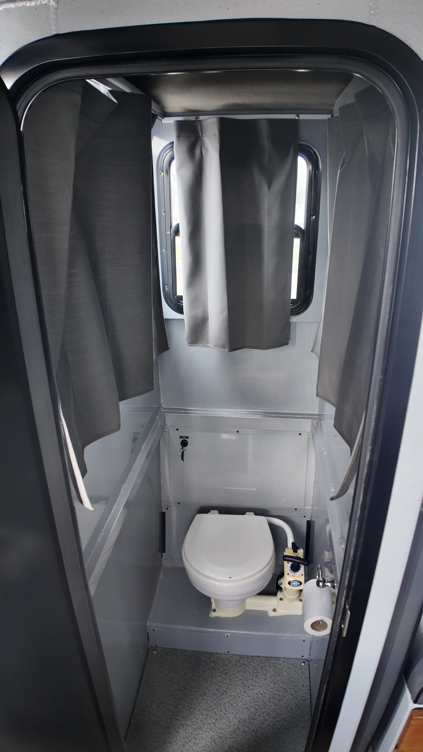 2014 Wooldridge 26' Pilothouse SS - Image 12