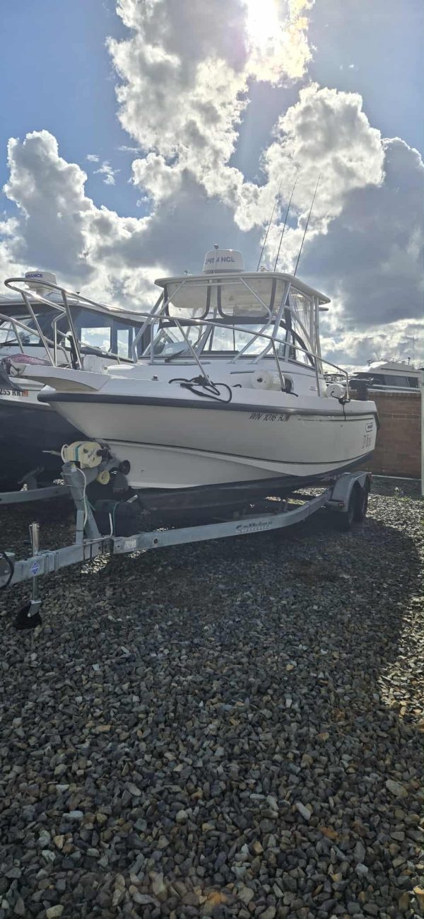 2000 Boston Whaler Conquest 23