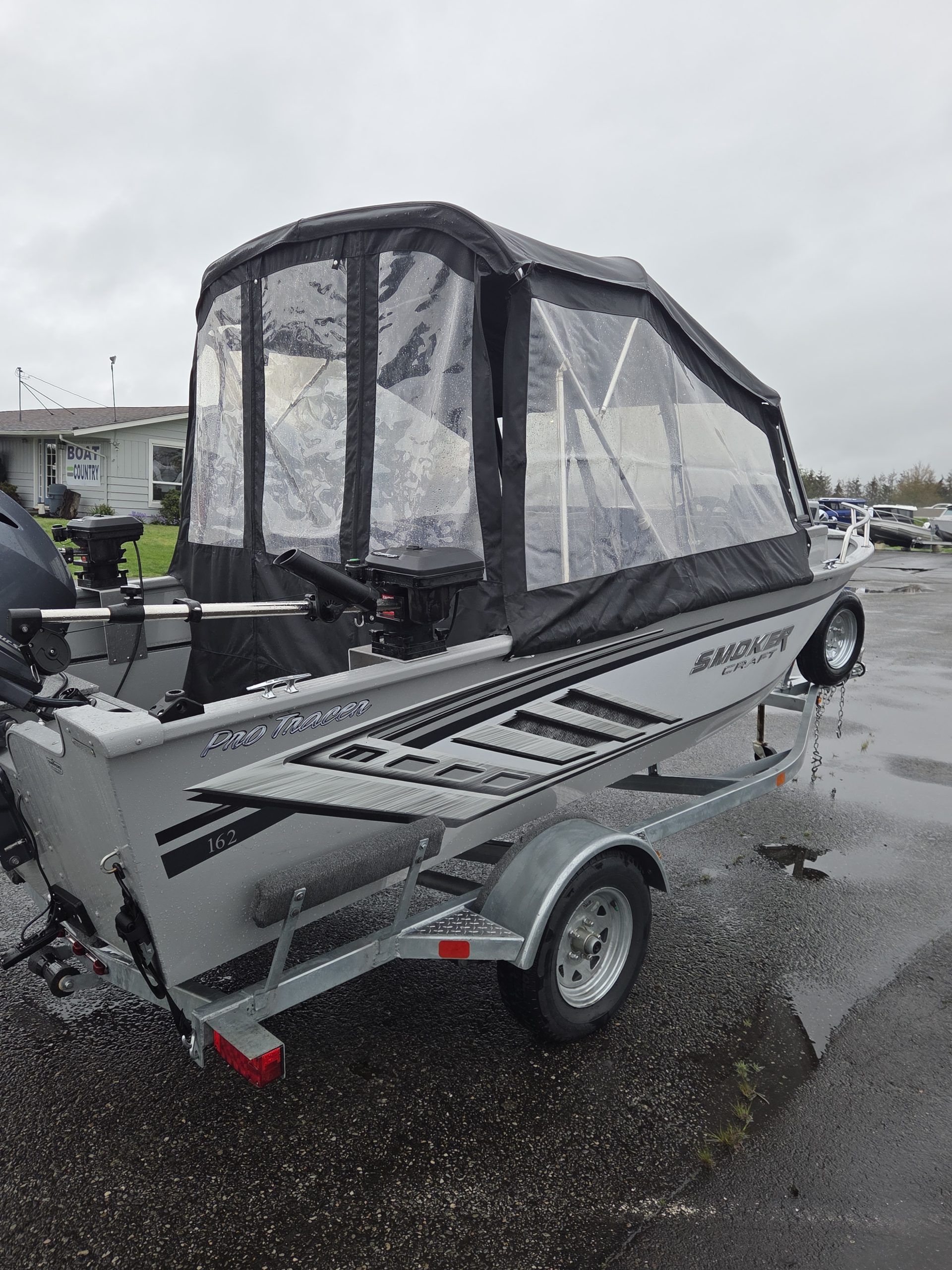 2024 Smokercraft Pro Tracer